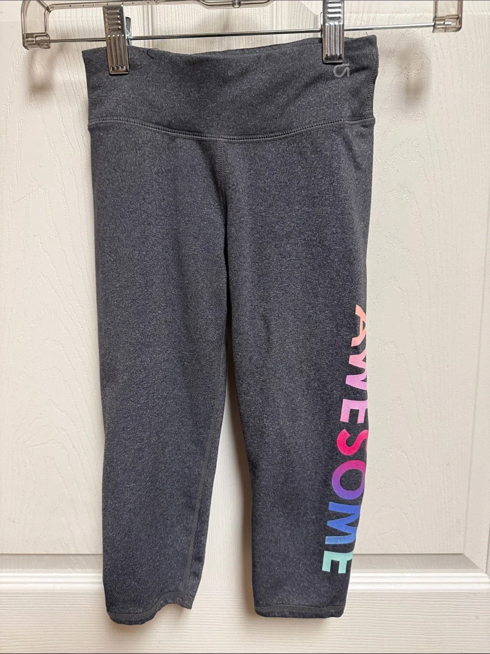 GAP Charcoal Capri Leggings with Rainbow 